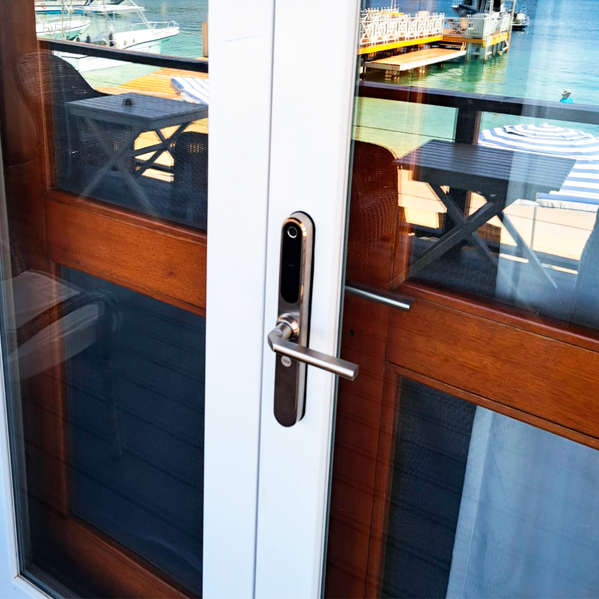 Cerradura Digital YSD100 (puerta abatible) + módulo para abrir desde el celular